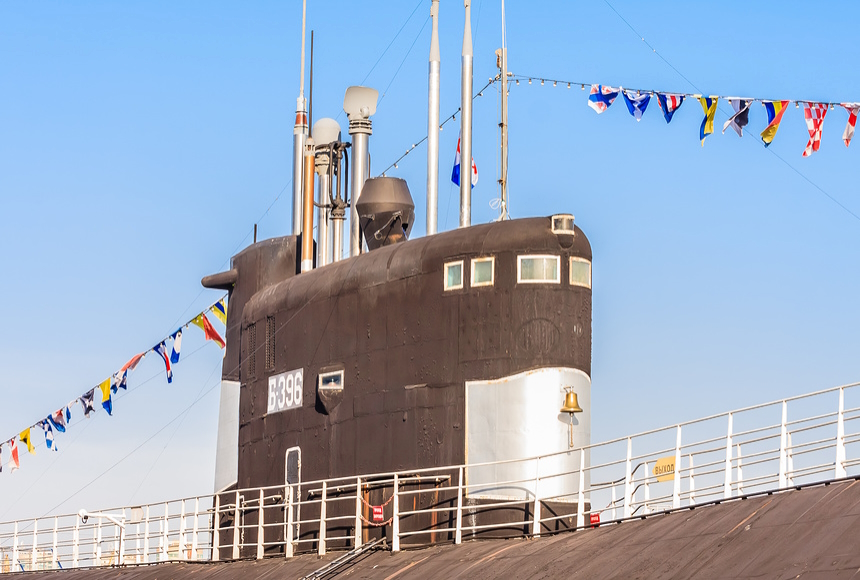 Подводная лодка Б-396 «Новосибирский комсомолец» в музее ВМФ в парке «Северное Тушино» на берегу Химкинского водохранилища в Москве