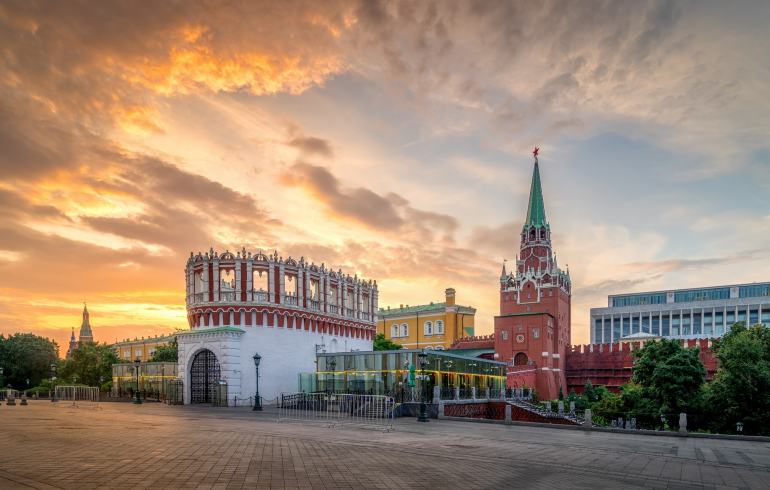 Башни кремлевской стены. Кутафья башня