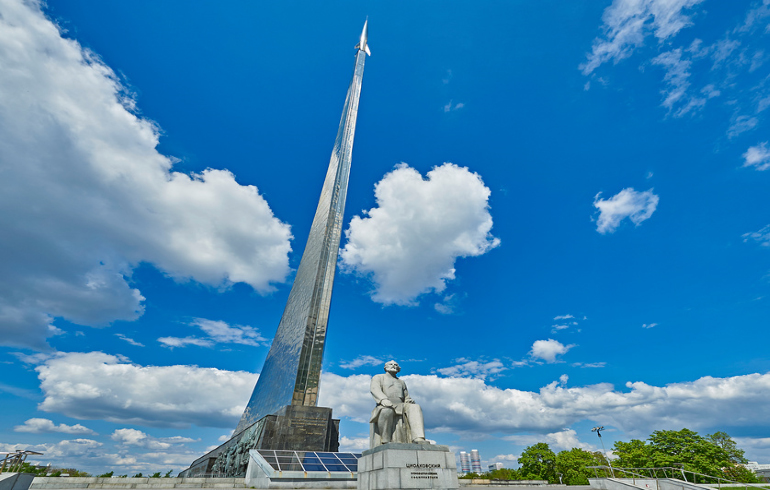 Монумент «Покорителям космоса» на ВДНХ