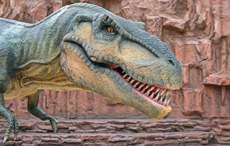 Макет динозавра в тематическом парке развлечений