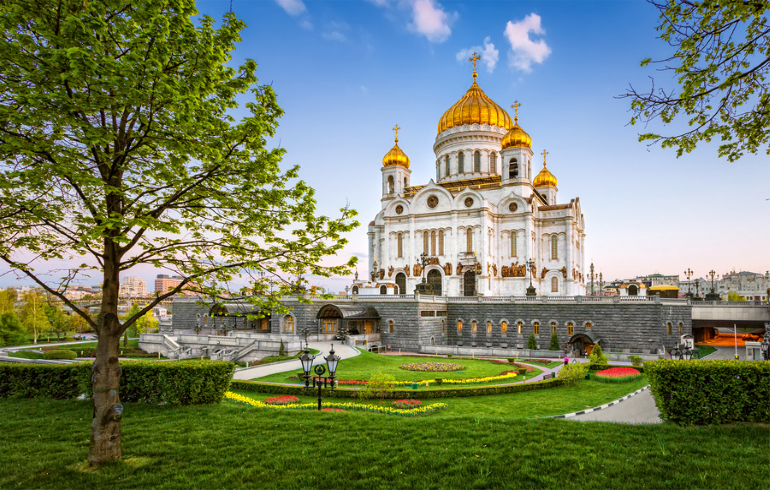 Где встретить рассвет в Москве? – Сквер у Храма Христа Спасителя