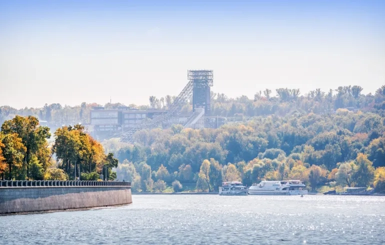 Москва-река и вид на Воробьевы горы