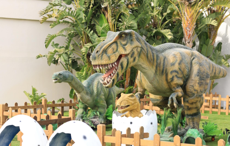 «Динопарк» – парк динозавров в семейном парке «Сказка»