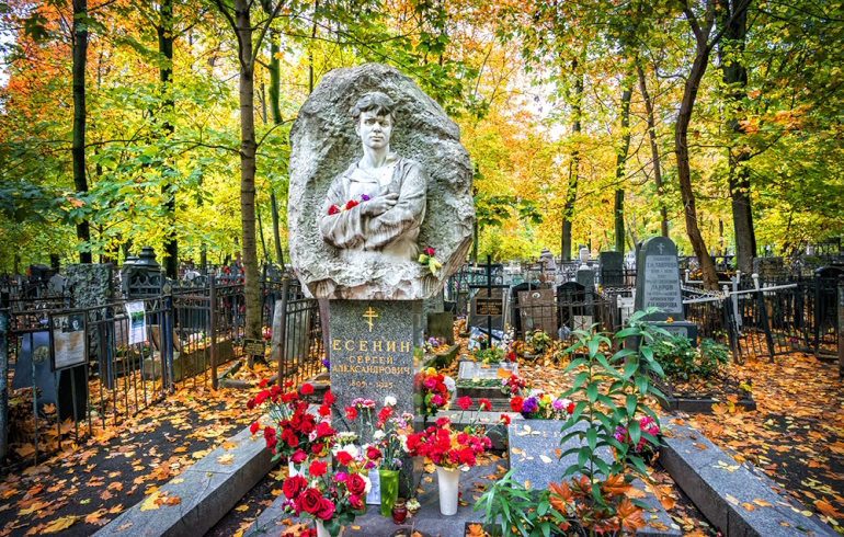 Ваганьковское кладбище: могила Сергея Есенина