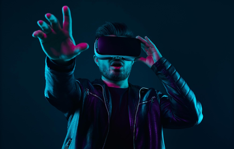 VR в Москве: фрагмент игры в одном из клубов виртуальной реальности
