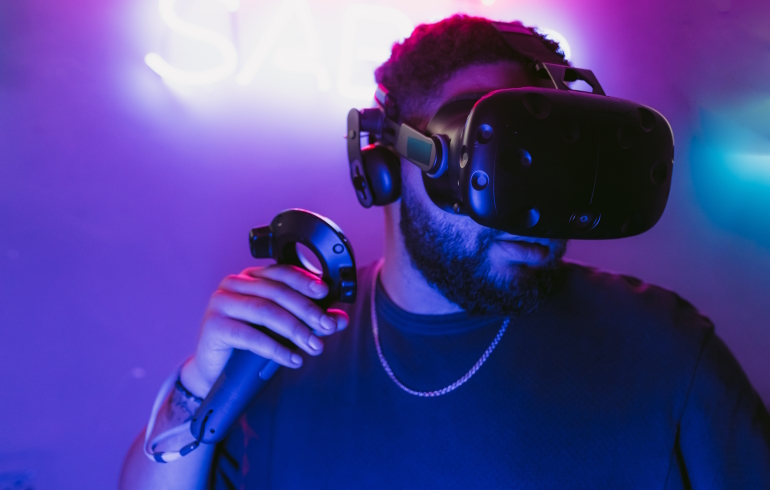 VR в Москве: фрагмент игры в одном из клубов виртуальной реальности