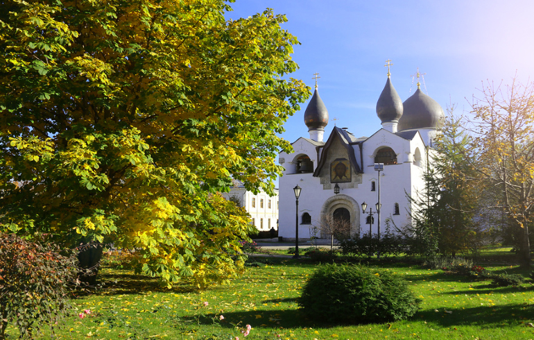 Сад Марфо-Мариинской Обители милосердия в Москве