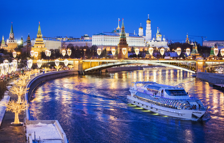 Прогулка на панорамном теплоходе River Palace по центру Москвы с обедом/ужином на борту