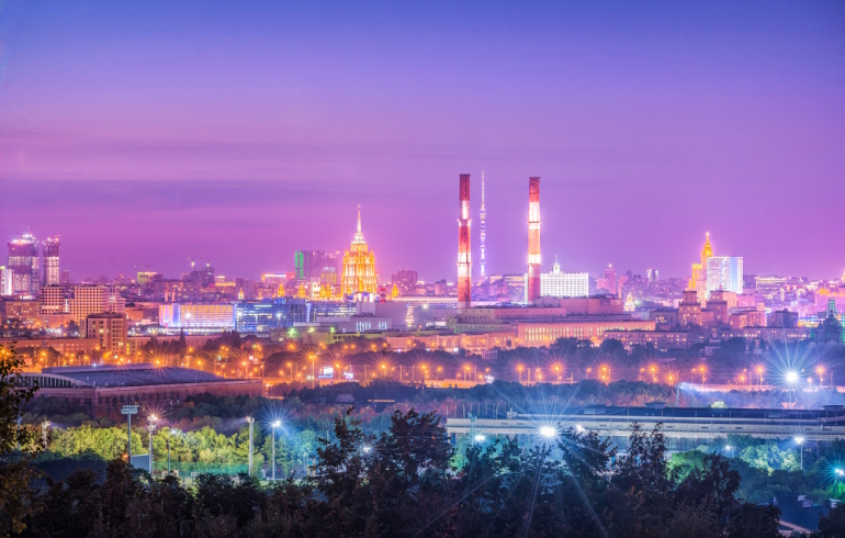 Москва. Воробьевы горы. Панорамный вид на ночную Москву