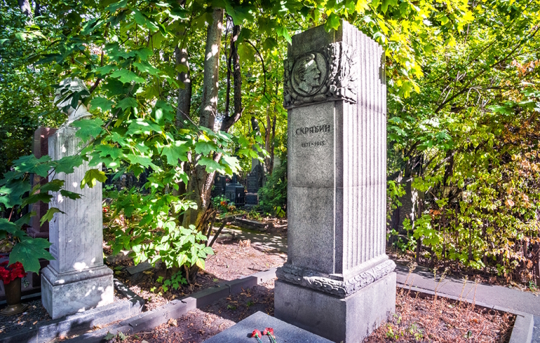 Новодевичье кладбище: надгробие на могиле Александра Николаевича Скрябина