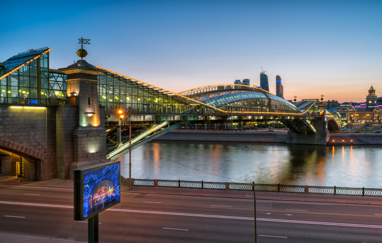 Фотография моста Богдана Хмельницкого в Москве