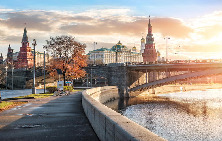 Фотография Кремлевской набережной в Москве