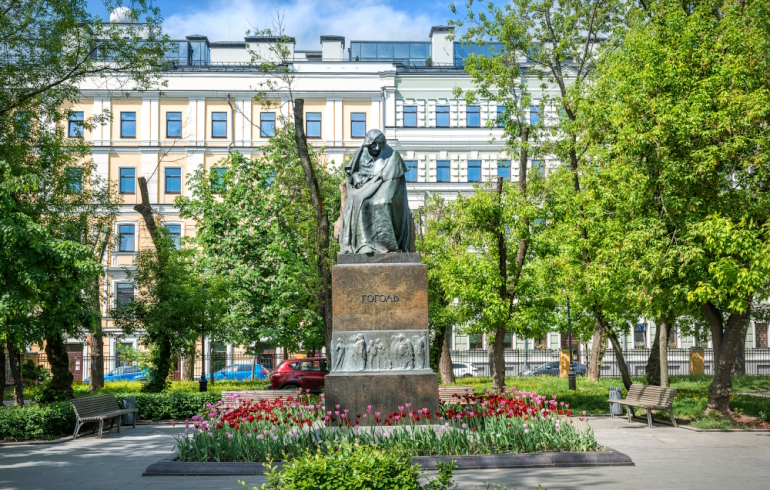 Памятник Н.В. Гоголю на Никитском бульваре