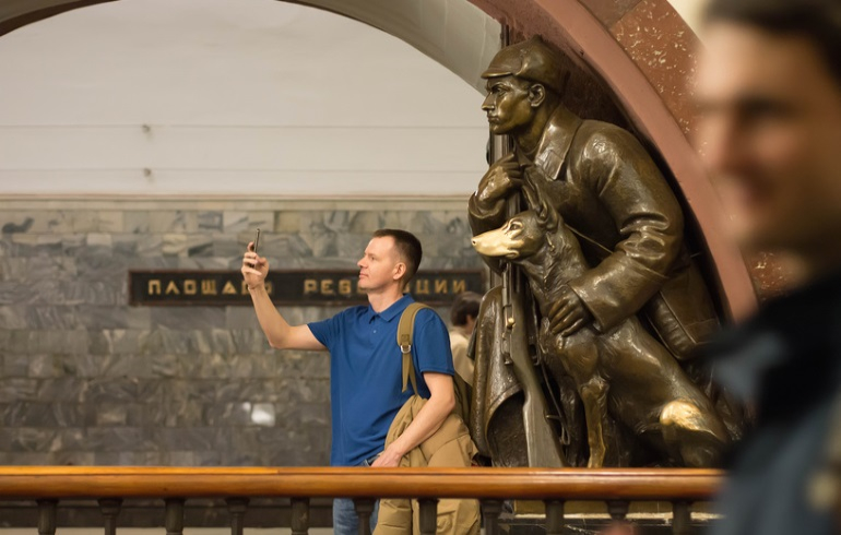Самые красивые станции московского метро: станция «Площадь Революции»