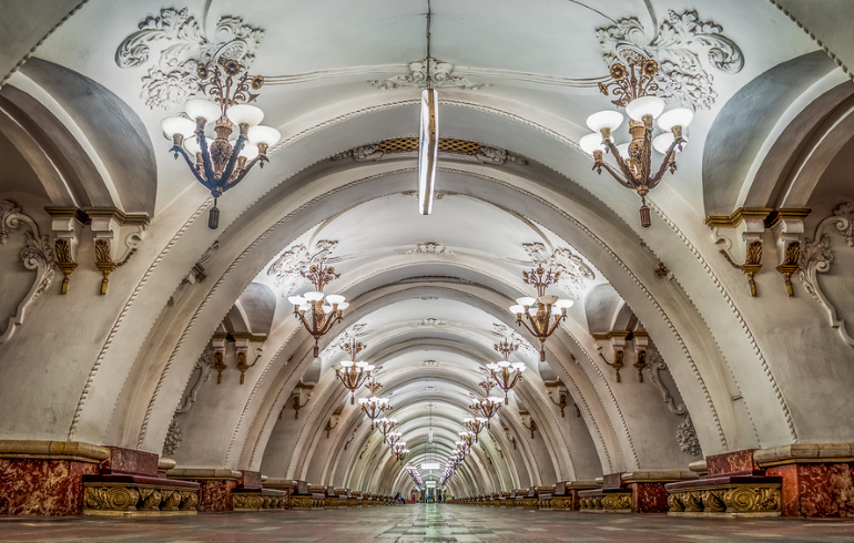 Самые красивые станции московского метро: станция «Арбатская»