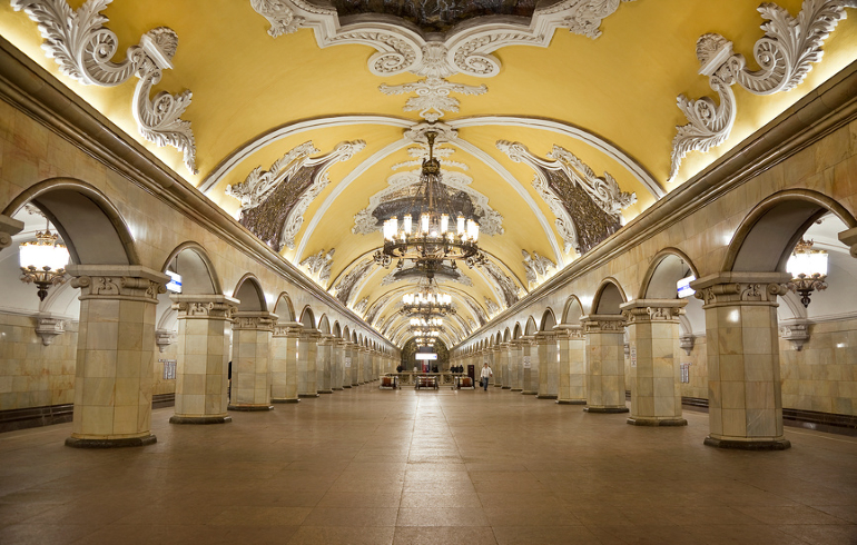 Самые красивые станции московского метро: станция «Комсомольская»