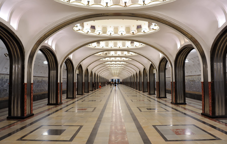 Самые красивые станции московского метро: станция «Маяковская»
