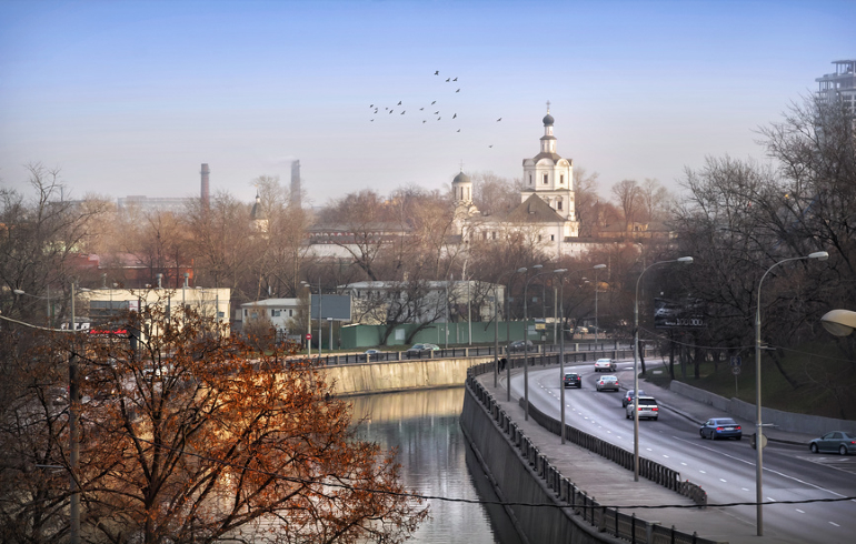 Москва. Вид на Спасо-Андроников монастырь и реку Яузу