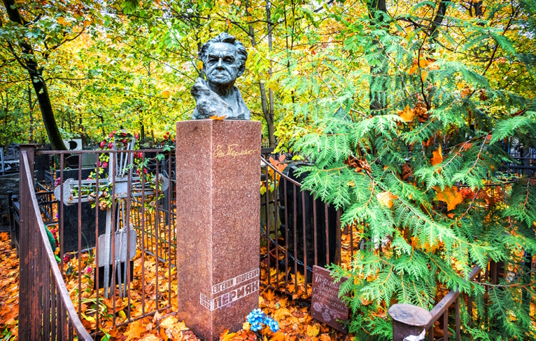 Ваганьковское кладбище. Могила Евгения Андреевича Пермяка