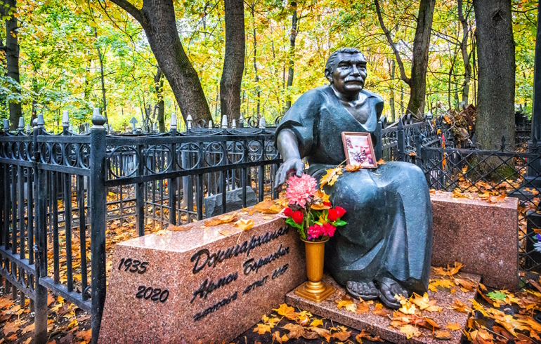 Ваганьковское кладбище. Могила Армена Джигарханяна