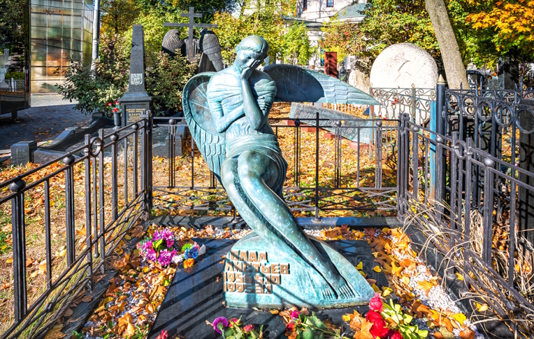 Ваганьковское кладбище. Могила Владислава Листьева