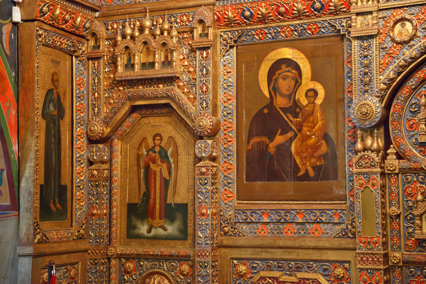 Иконы иконостаса в приделе Василия Блаженного в соборе Покрова Пресвятой Богородицы на Рву
