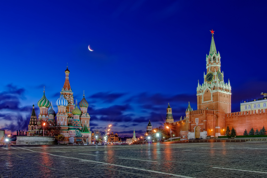 Ночной вид на Красную площадь и собор Василия Блаженного