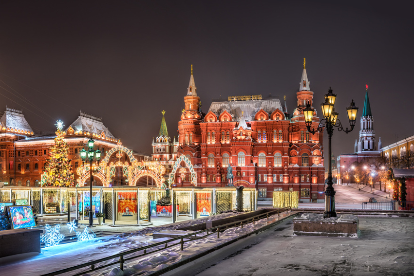 Новогодние декорации на Красной площади в Москве