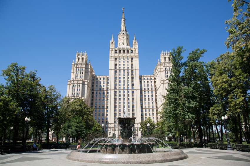 Сталинские высотки в Москве: жилой дом на Кудринской площади