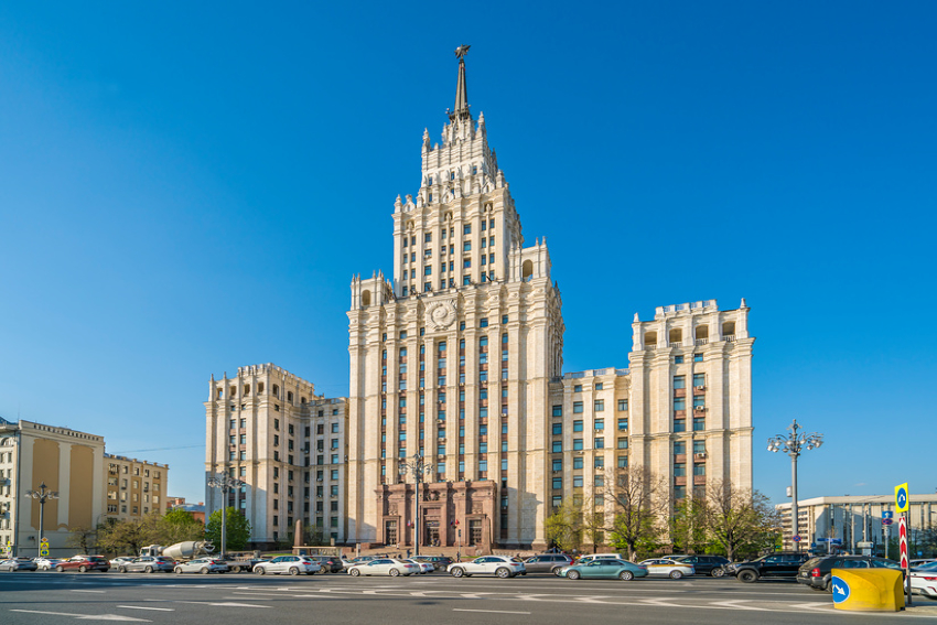 Сталинские высотки в Москве: административно–жилое здание возле «Красных Ворот»