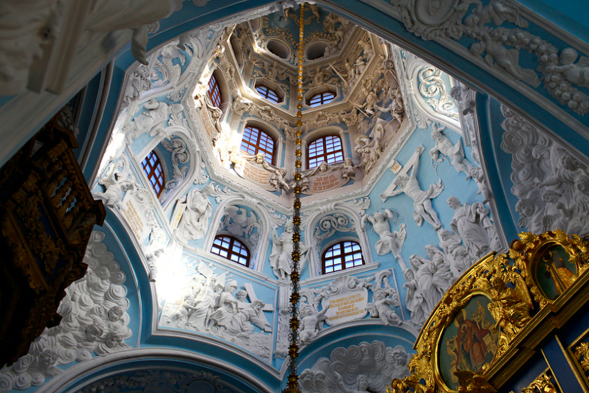 Внутреннее убранство церкви Знамения Пресвятой Богородицы в Дубровицах