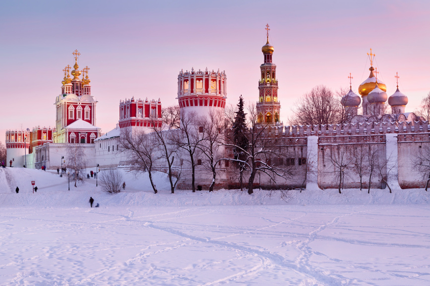 Новогодняя Москва. Зимний вид на Новодевичий монастырь