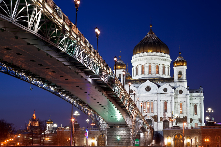 Ночная Москва. Вид на храм Христа Спасителя и Патриарший мост