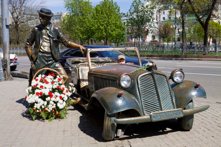 Памятник Юрию Никулину в Москве на Цветном бульваре