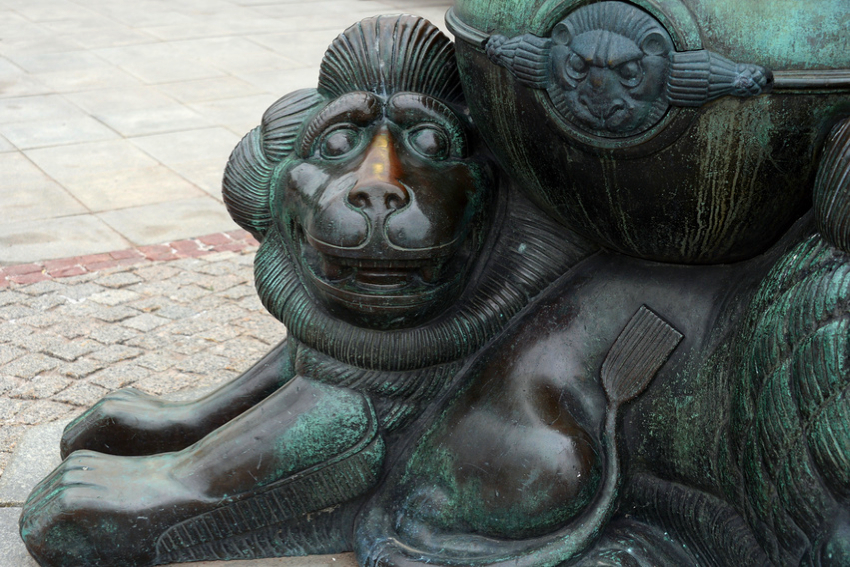 Москва. Скульптура львов в основании фонаря на Гоголевском бульваре