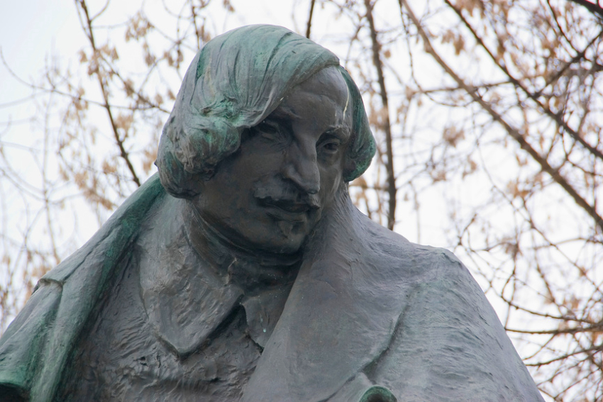 Москва. Памятник Н. В. Гоголю на Никитском бульваре