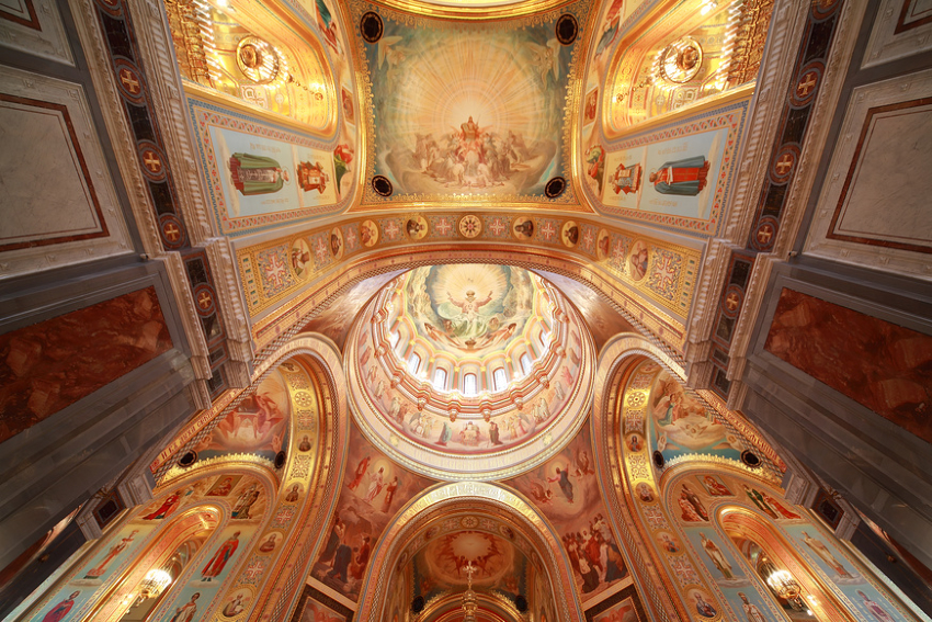 Потолок храма Христа Спасителя в Москве
