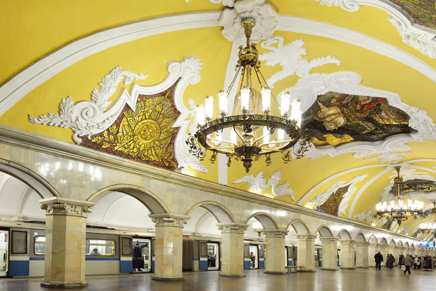 Интерьер станции метро «Комсомольская» (кольцевая)