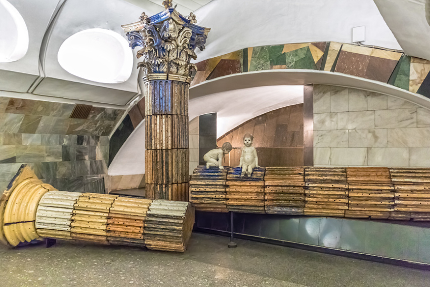 Скульптуры основателей Рима Ромула и Рема на станции метро «Римская» в Москве