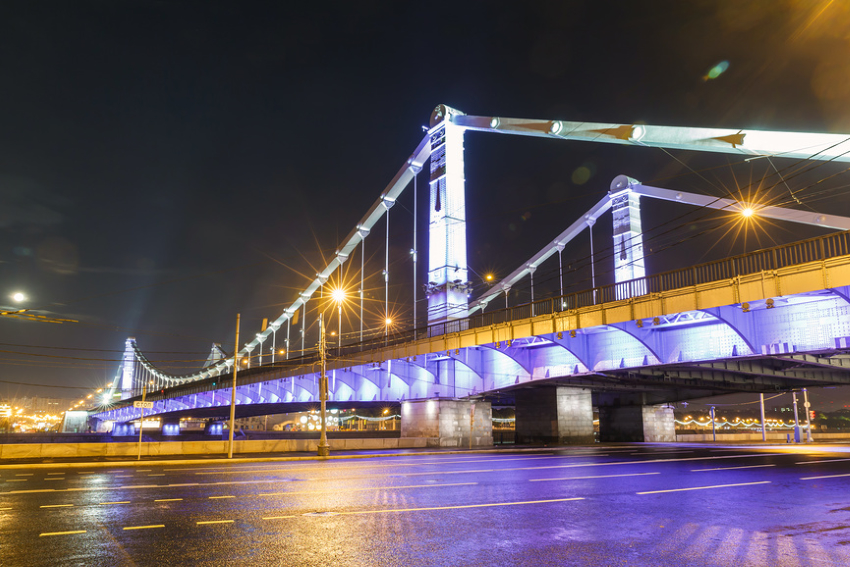 Москва. Ночная подсветка Крымского моста