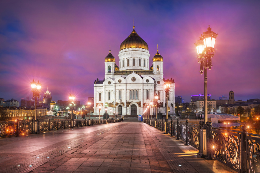 Ночная Москва. Вид на храм Христа Спасителя с Патриаршего моста