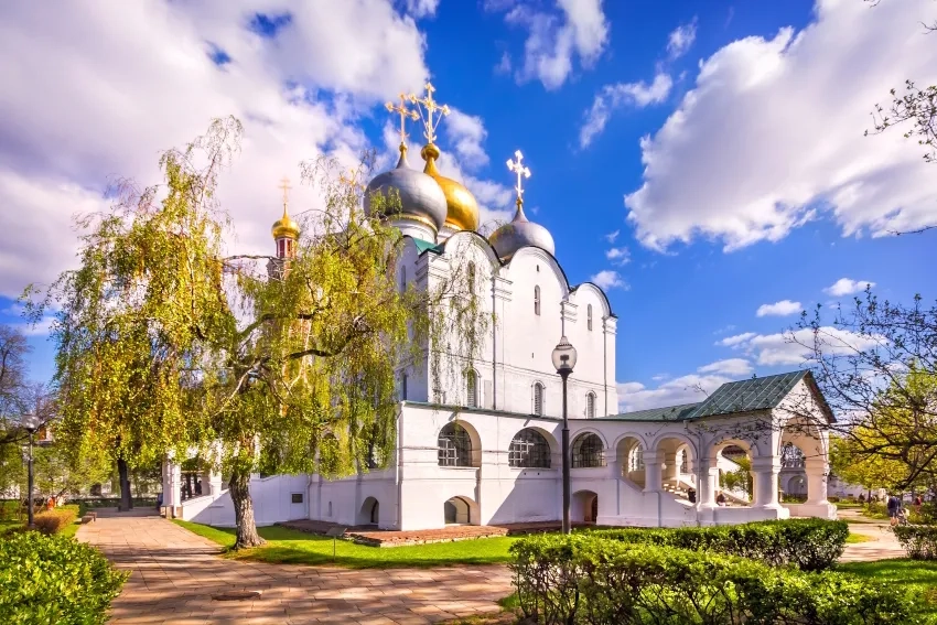 Экскурсия по Новодевичьему монастырю (с посещением древнего некрополя)