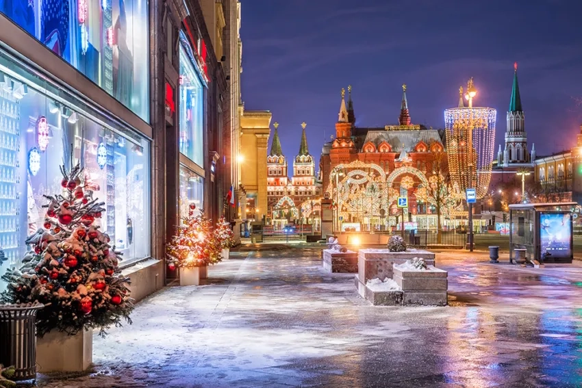 Новогодняя Тверская улица в Москве
