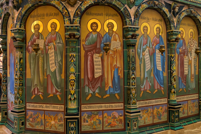 Истра. Иконы на стене часовни Гроба Господня в Воскресенском соборе Новоиерусалимского монастыря