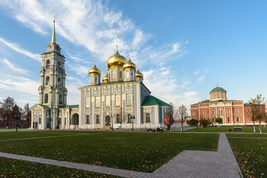 Город Тула. Осенний пейзаж с видом на Свято–Успенский собор на территории Тульского кремля