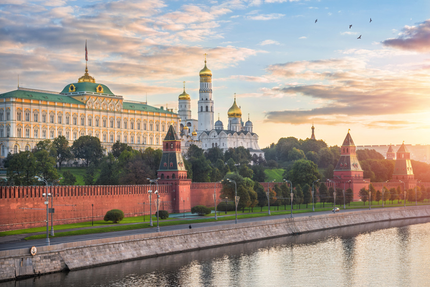 Москва. Кремль. Вид на Большой Кремлёвский дворец и колокольню Ивана Великого