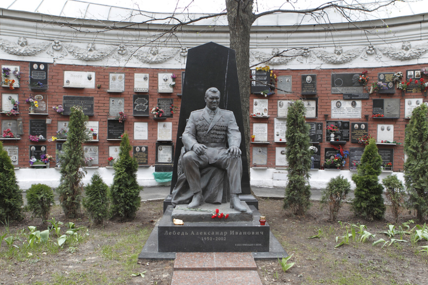 Новодевичье кладбище. Могила генерала А. И. Лебедя