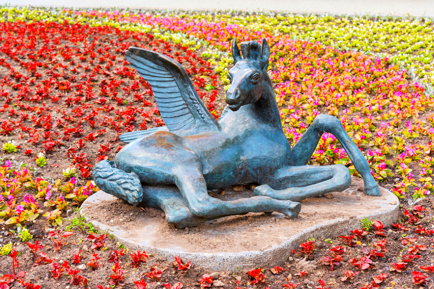 Скульптура «Рождение Пегаса» на Тверском бульваре