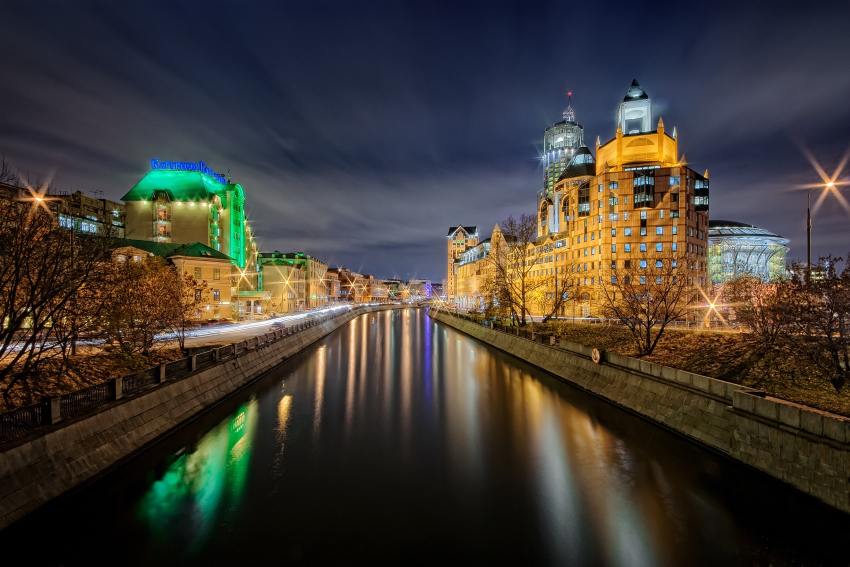 Москва-река. Ночная панорама Краснохолмской набережной