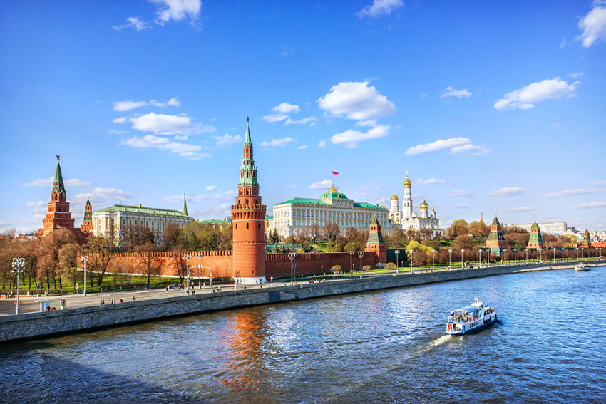 Прогулка по Москве-реке на дизайнерском теплоходе «Морис» от причала «Киевский вокзал»